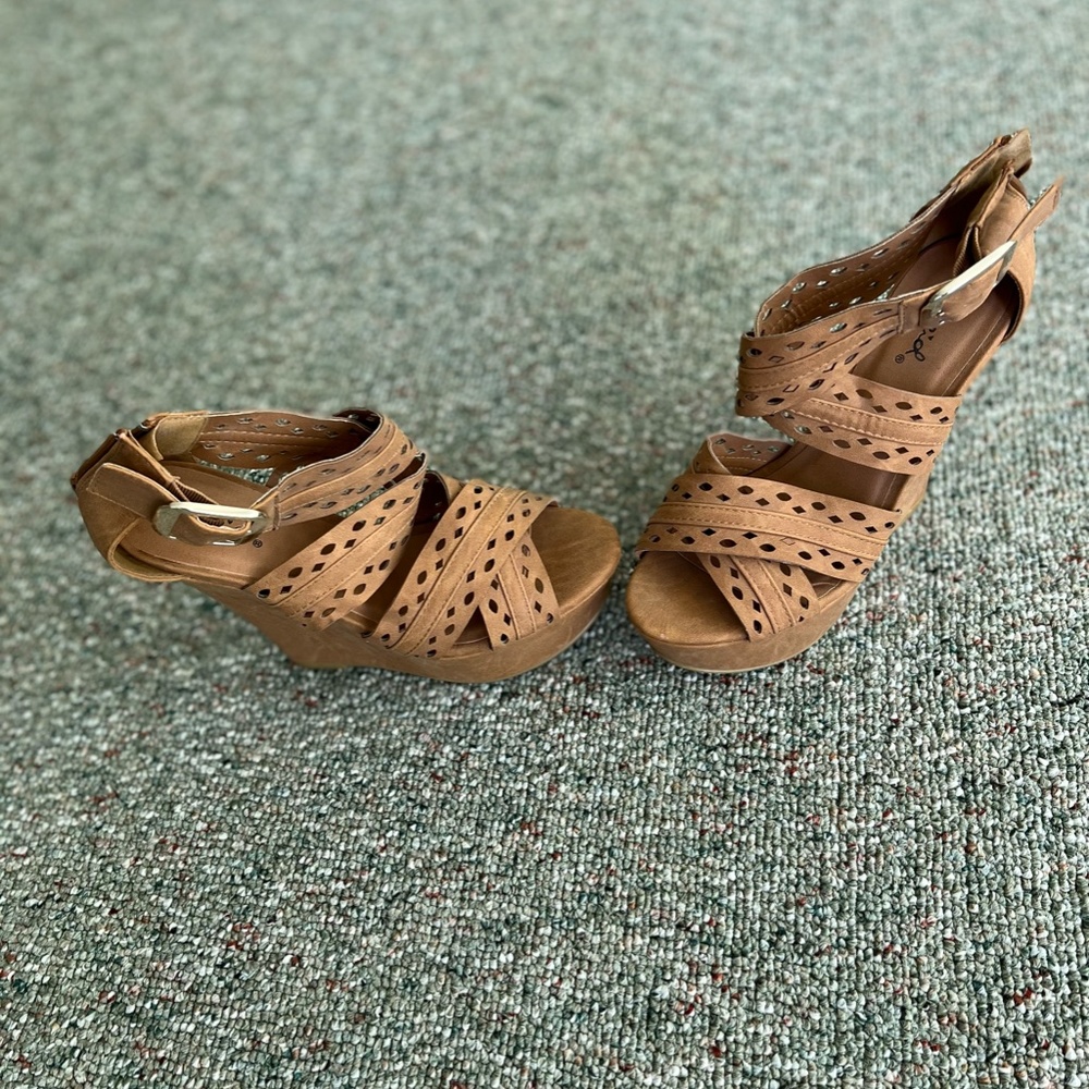 Heels - Picture 2 of 3